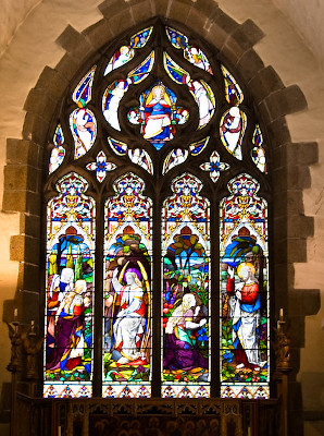 1_Jersey-Stained-glass-windows-in-the-Parish-Church-of-St-Helier