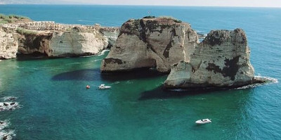 Lebanon-Pigeon-Rocks-in-Raouche-limestone-sea-stacks-in-the-Mediterranean-off-the-coast-of-Lebanon