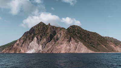 Leeward-Islands-Mount-Scenery-a-dormant-strato-volcano-on-the-island-of-Saba