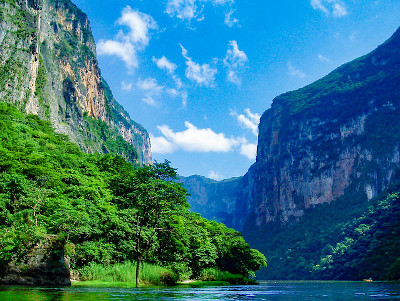 Mexico-Sumidero-Canyon-with-walls-reaching-1000-metres