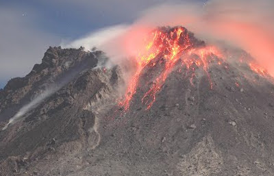 Montserrat-Soufriere-Hill-Volcano-which-destroyed-the-capital-Plymouth-in-1995-after-centuries-of-dormancy